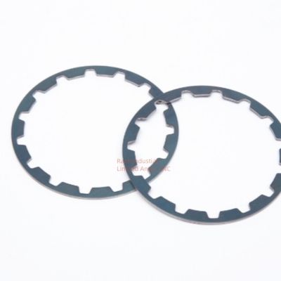 Individuelles Blechmetallstempeln Mehrfachfestigkeitsfelder erreichen 0,1 mm Toleranz Komponenten